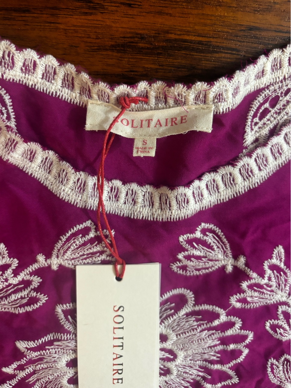 Solitaire Anthropologie NWT Embroidered Bell-Sleeve Blouse Magenta Scallop Lace - Picture 6 of 9